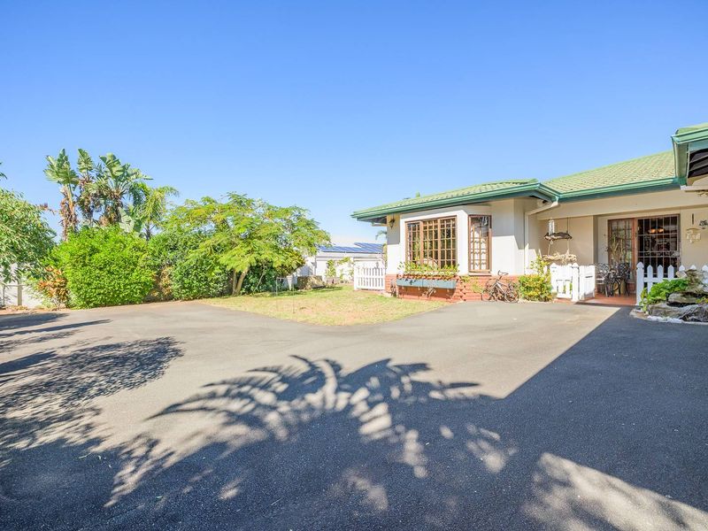 A rare find in Umhlanga Manors - a free standing home! - Photo 2