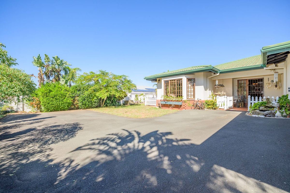 A rare find in Umhlanga Manors - a free standing home! - Photo 2