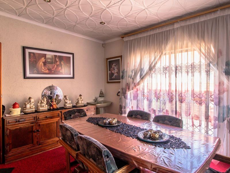 Beautiful Double storey facebrick 6 Bedroom Home - Photo 8