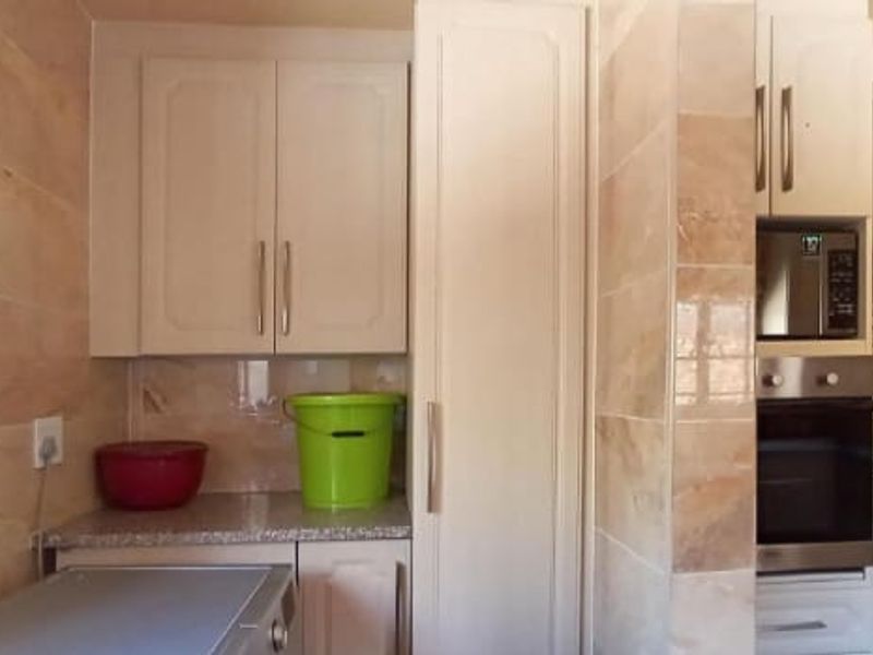 3 bedroom modern home - Photo 10