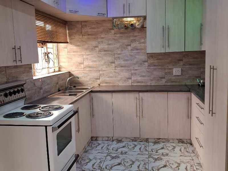 3 Bedroom House For Sale in Vanderbijlpark CE1 - Photo 5