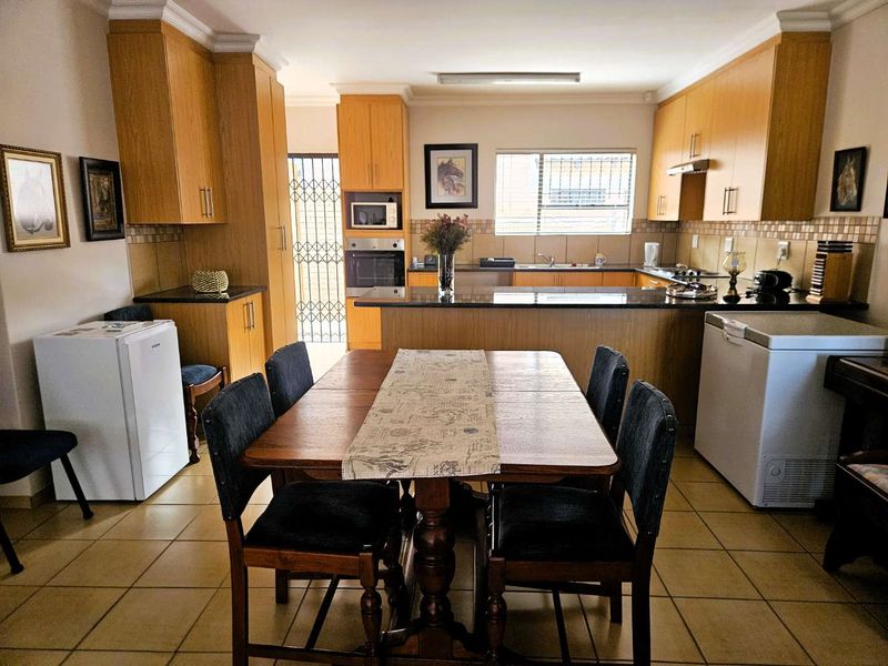 Modern 1-Bedroom Townhouse — Ideal Retirement Living, 100m from Stirling Hospital - Photo 6