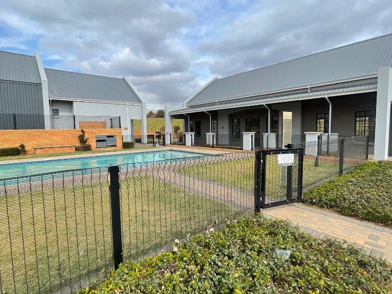 Bright & Airy 4-Bedroom Unit with Secure Access Control - Photo 3