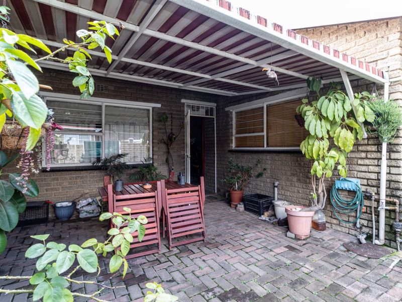 Charming Simplex Living with Endless Potential. Sorry unfortunately no pets - Photo 7