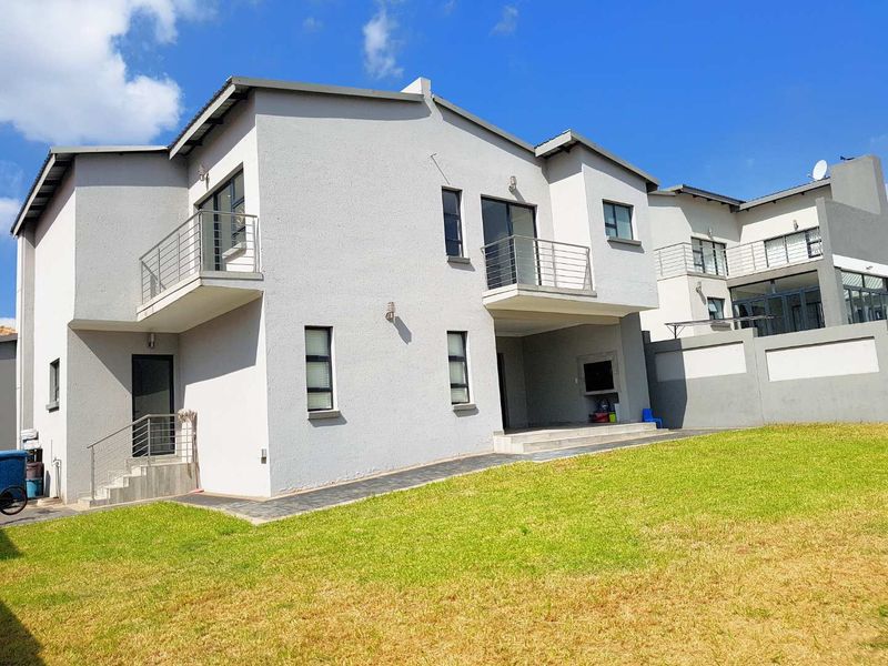 Luxurious Family Home. - Photo 2