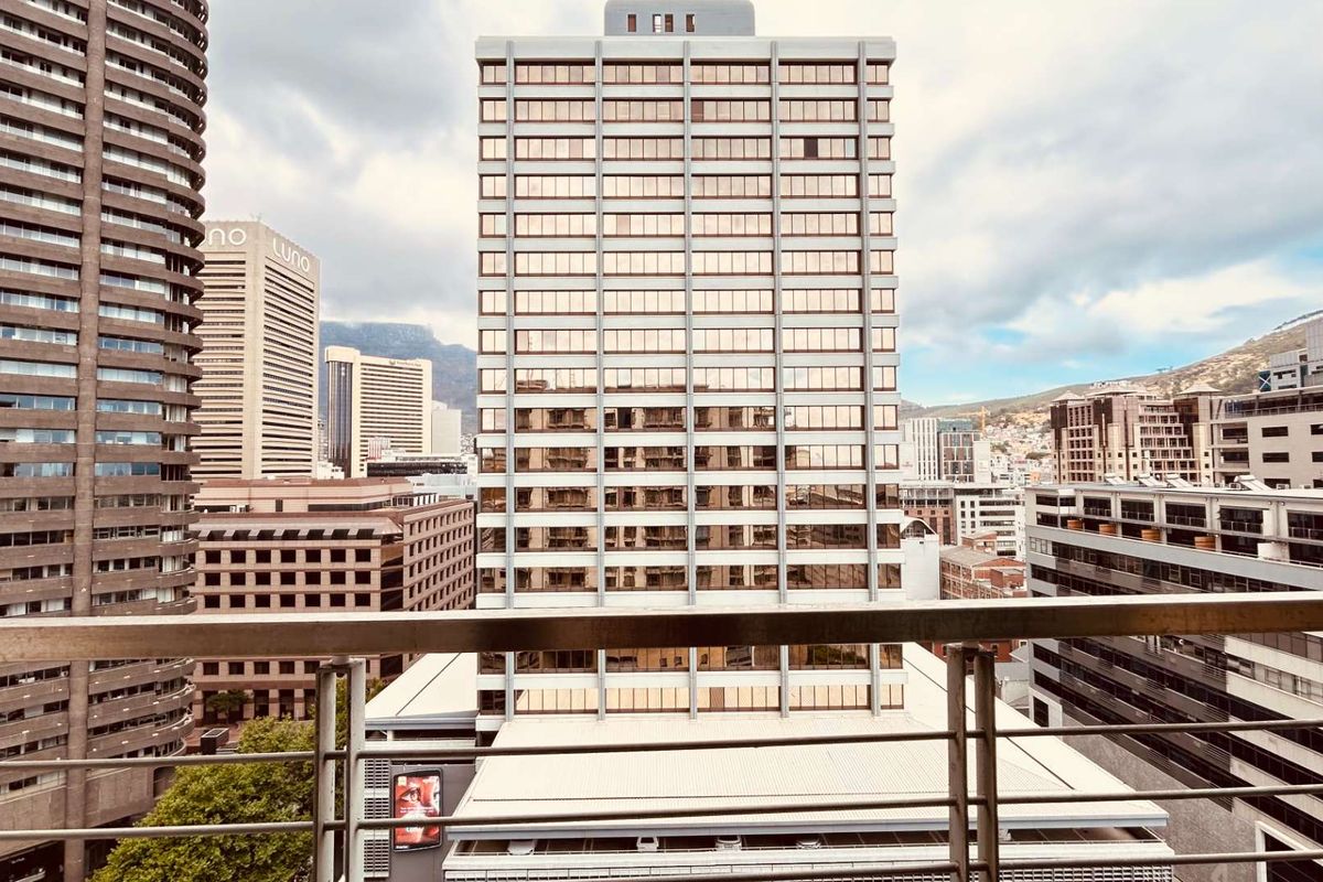 Perfectly positioned in the heart of Cape Town’s vibrant CBD - Photo 4