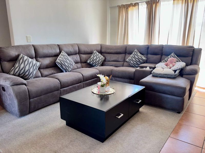 Spacious 2-Bedroom Apartment for Sale in Gordon’s Bay Golf Terraces - Photo 7