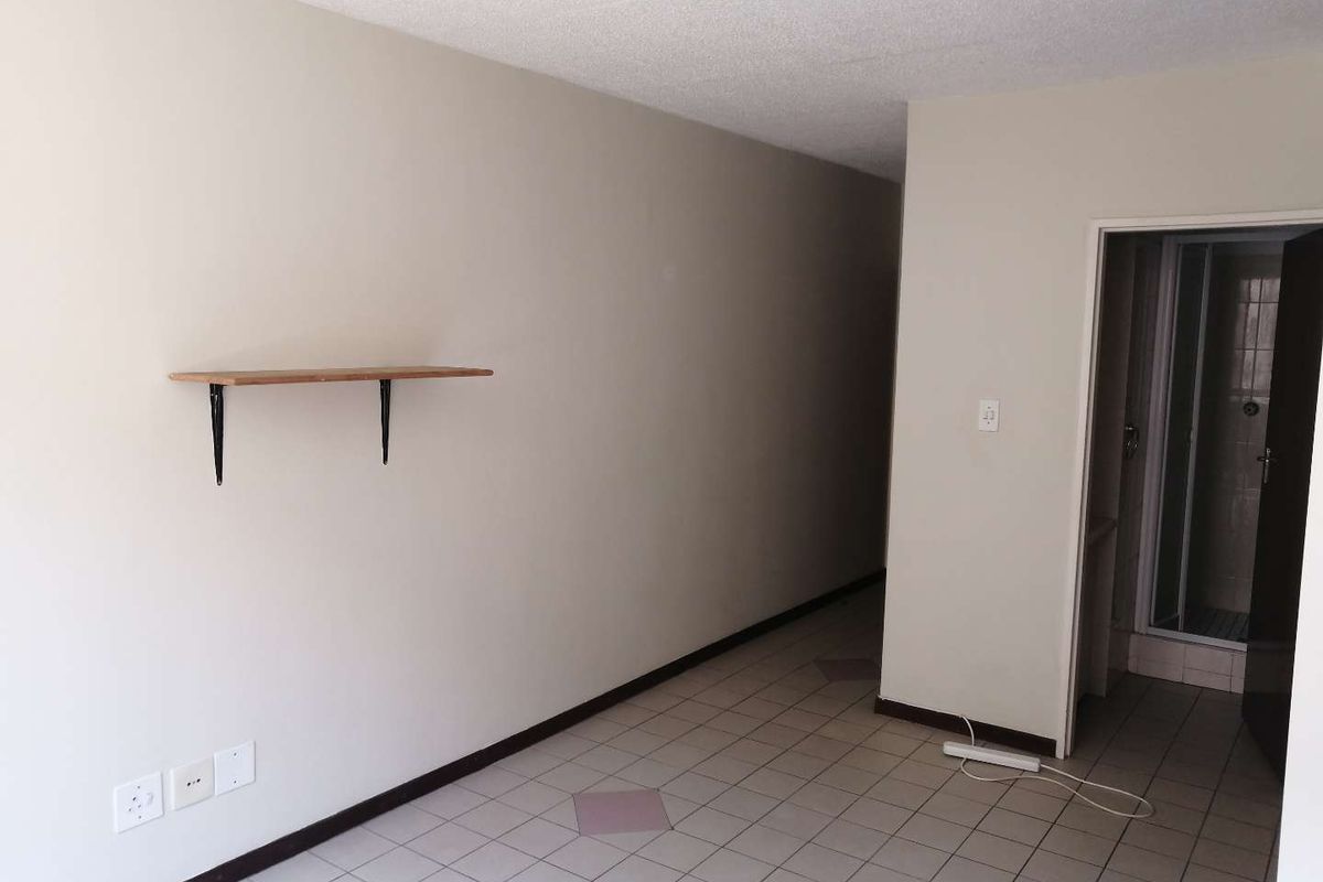 ROOM TO RENT FOR A FEMALE IN  Cum Laude - Photo 4