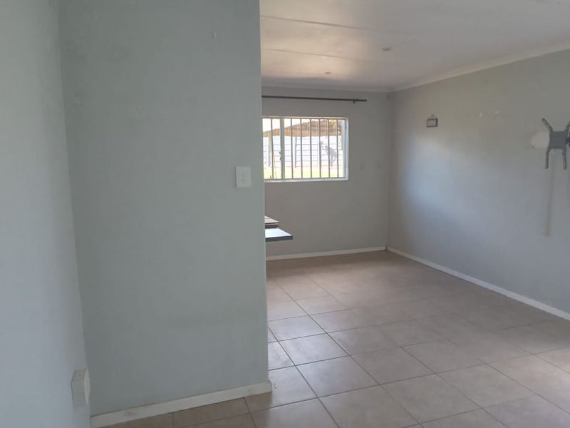 Kempton Park: 3-Bed Home with Solar / Prepaid & Separate Flatlet - Photo 6
