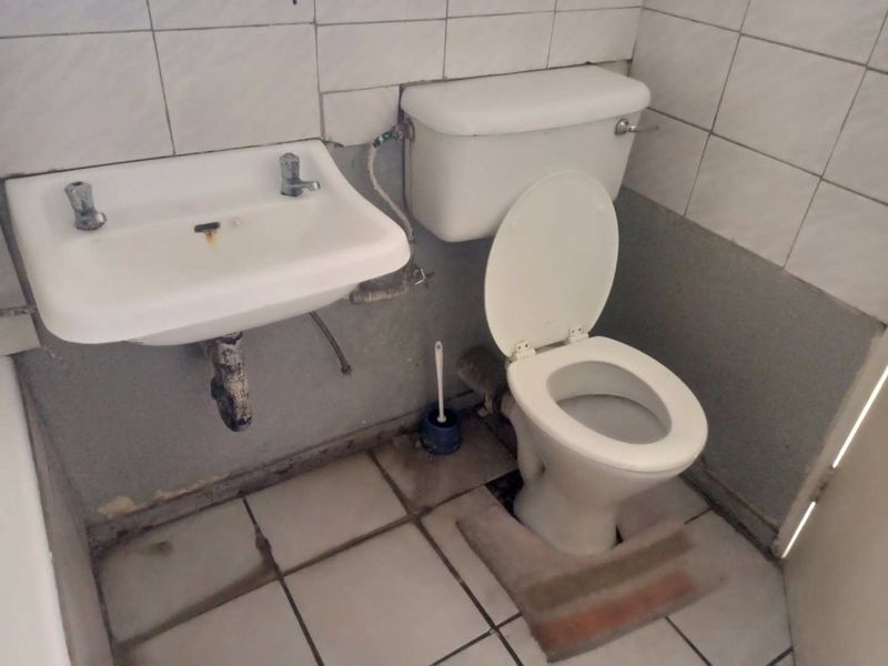 This ready to move in bachelor flat is now for sale in Pretoria west. - Photo 3