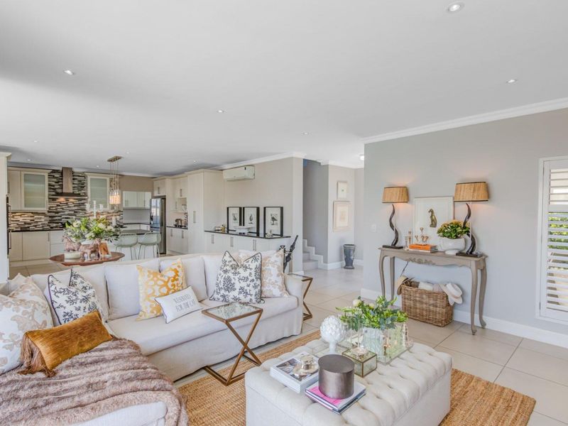 Estate Living with Outeniqua Mountain Views - Photo 9