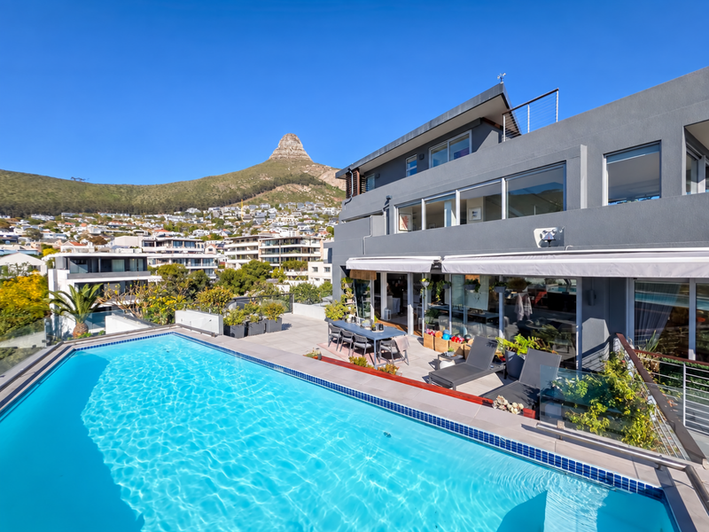 Stylish Modern Apartment in a Prime Location