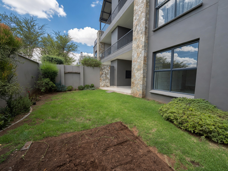 Modern 3 bedroom ground floor apartment for rent at The Polofields, Waterfalll - Photo 6