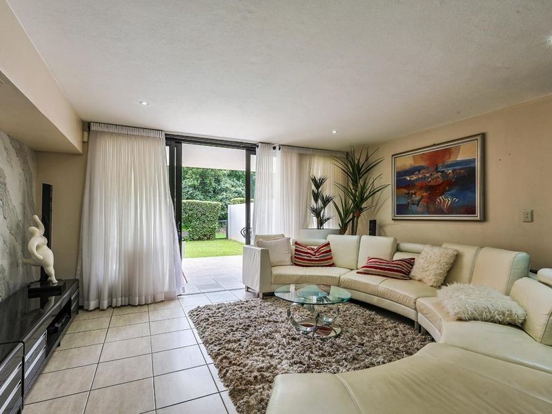 Elegant 2 Bedroom Home for Sale in Lombardy Estate - Photo 5