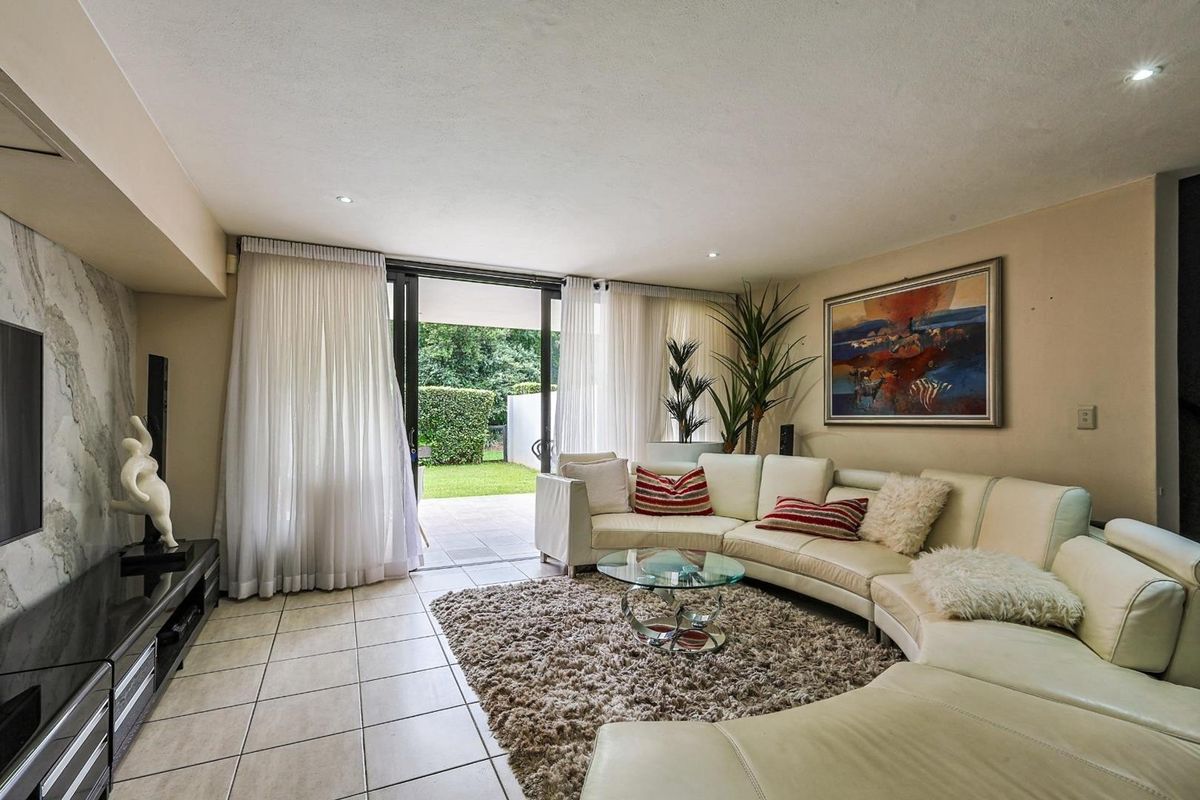 Elegant 2 Bedroom Home for Sale in Lombardy Estate - Photo 5