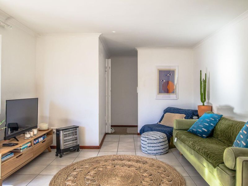 Tranquil Living in a secure complex - Photo 4