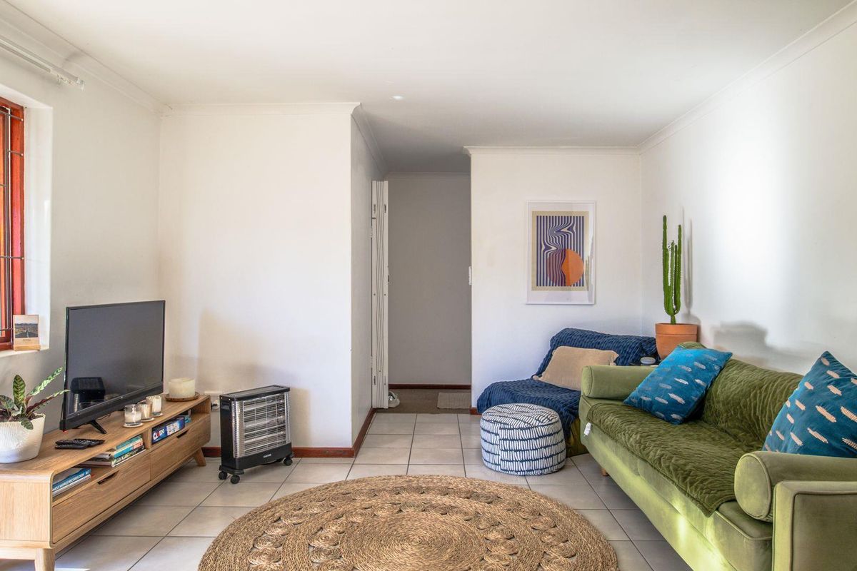 Tranquil Living in a secure complex - Photo 4