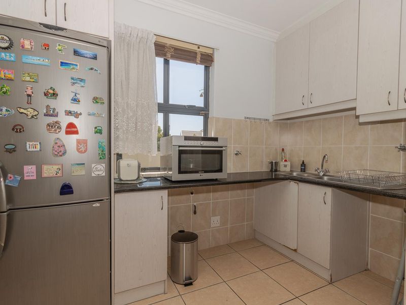 3 Bedroom Duplex with Views - Photo 9