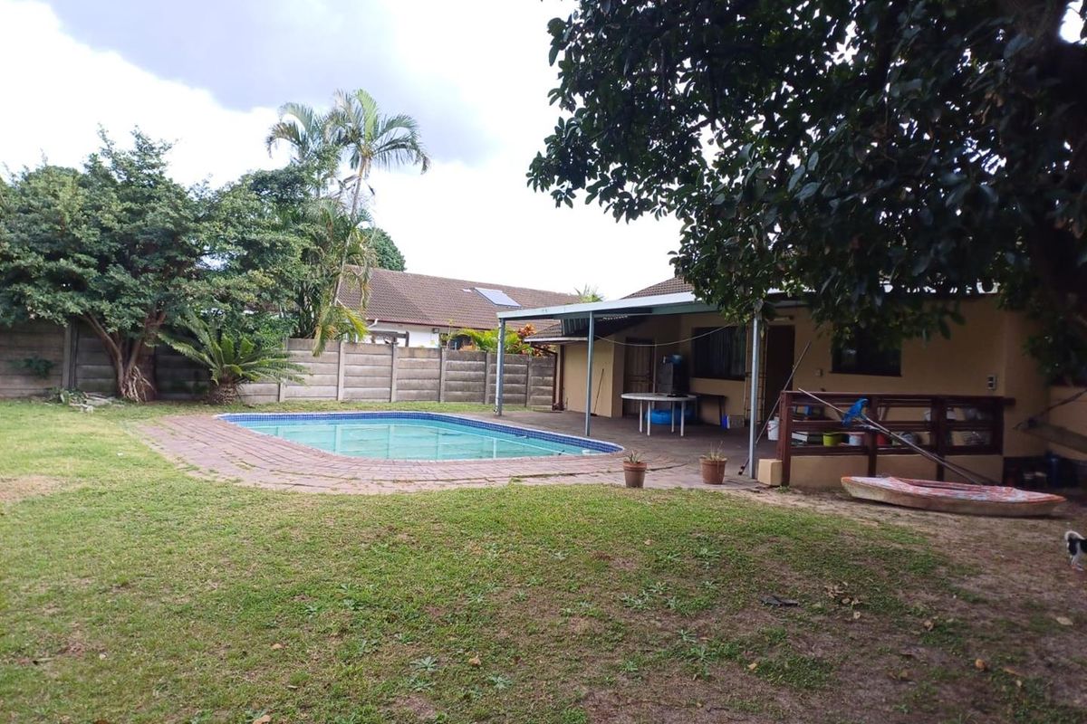 Spacious Family Home with Granny Flat, Pool & Drive-Through Garage in a Pet-Friendly Yard - Photo 2