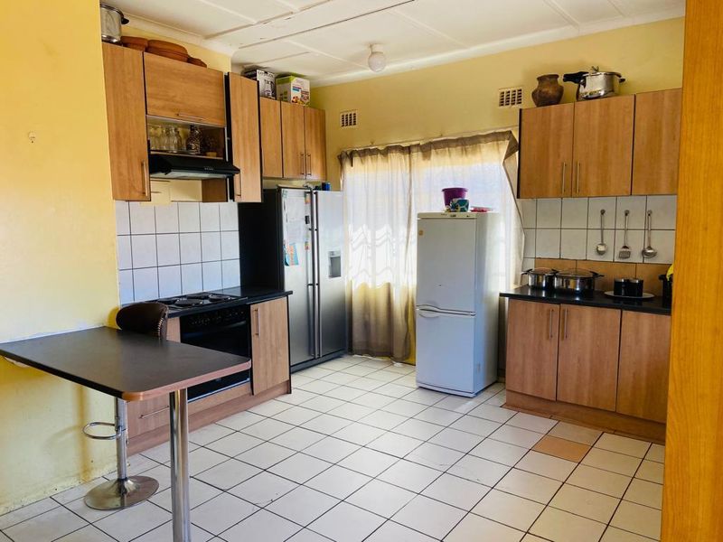 3 Bedroom House For Sale - WINDHOEK NORTH - Photo 8