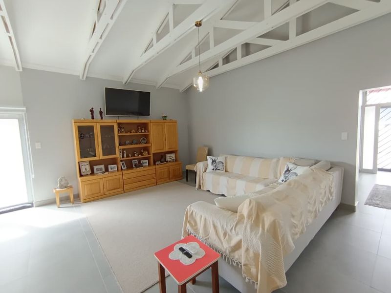 Stunning Freestanding Home - Photo 8