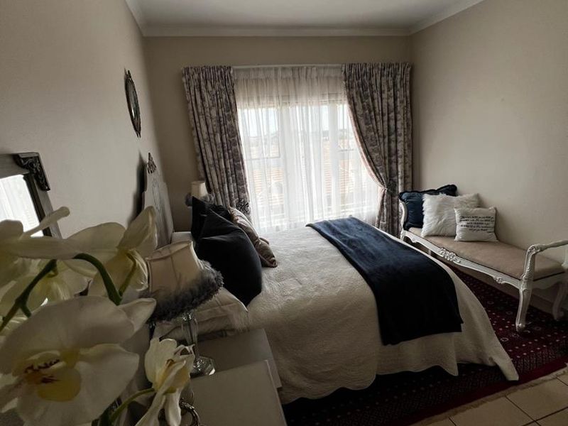 Retire in beautiful 2-bedroom apartment - Photo 9