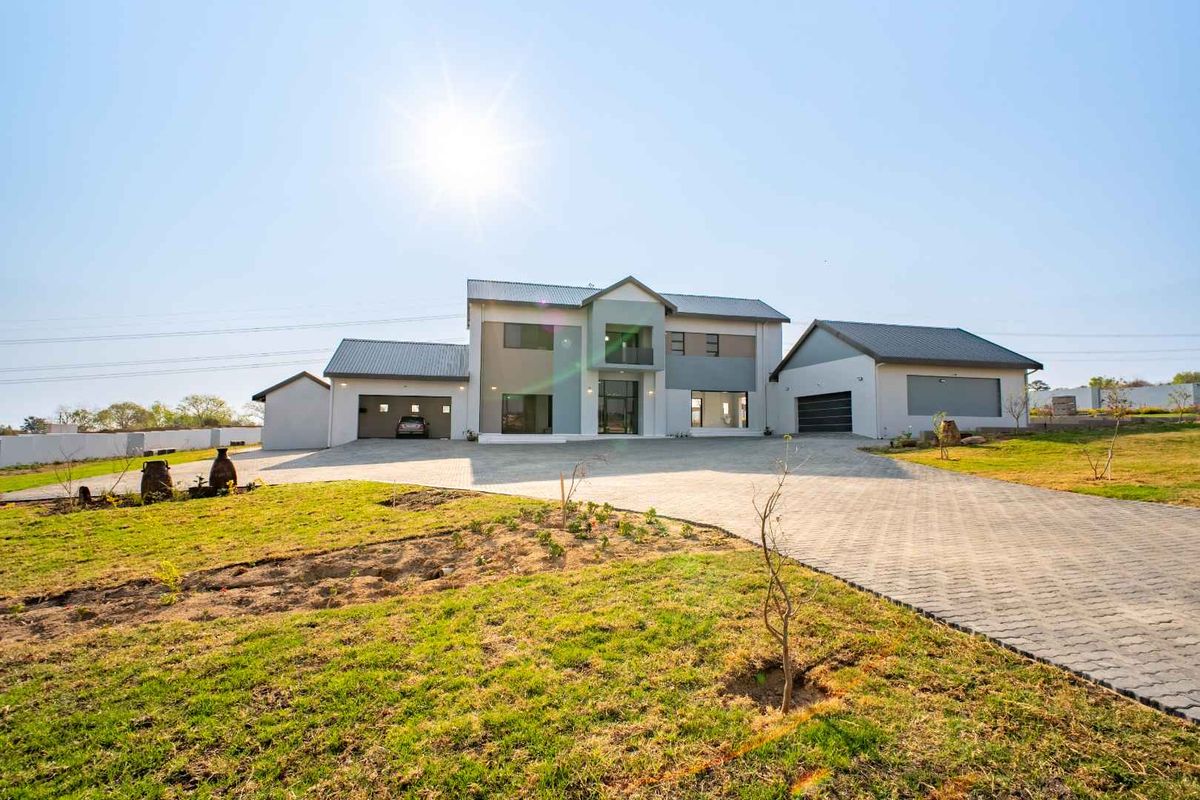 Stunning Modern Family Home in Blue Hills Equestrian Estate - Photo 4