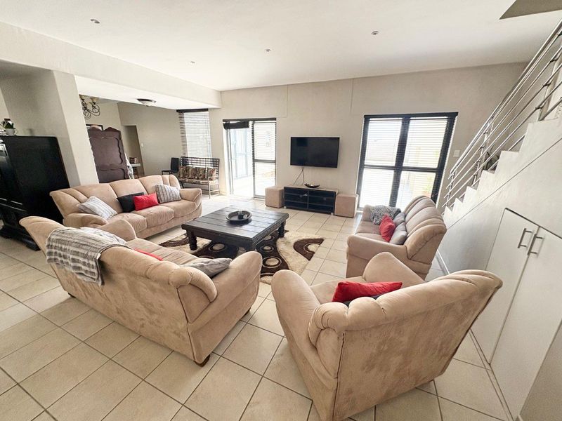 Furnished 4 Bedrooms House To Rent in Meersig - Photo 5