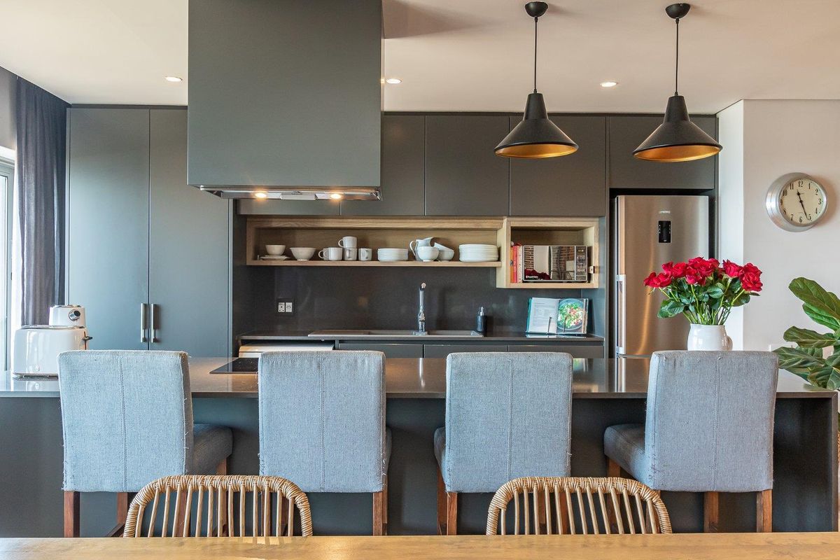 Beautiful 2 bedroom Seafront apartment in Simons Town (HB) - Photo 3