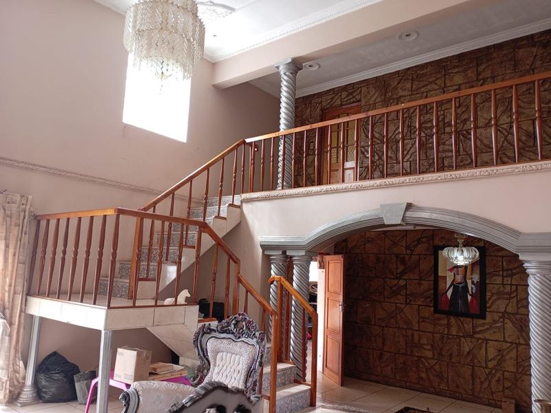 Huge home with 2 Flatlets for added income - Photo 6