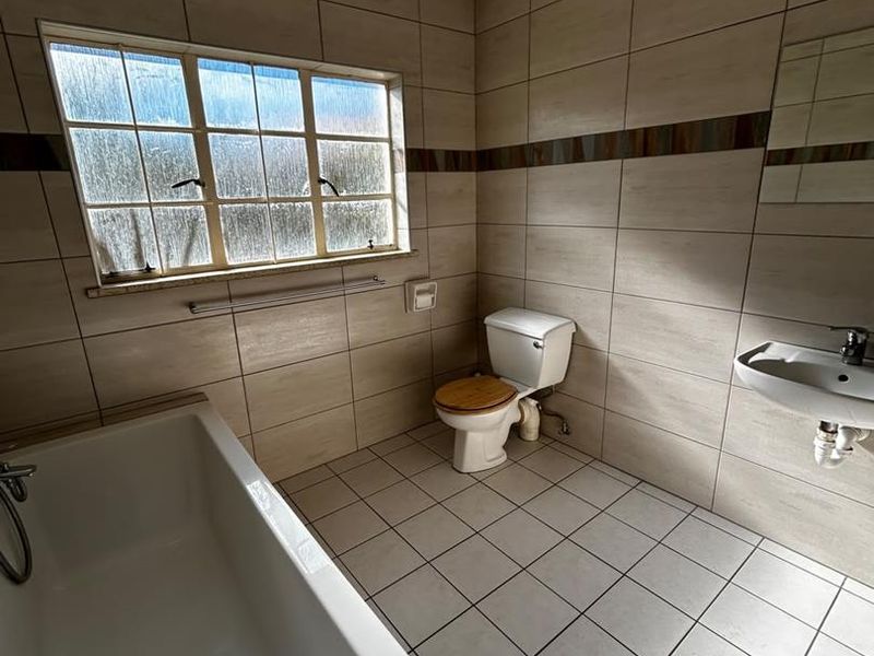 Bright, spacious and neatly kept home situated in the heart of Klein Windhoek. - Photo 10