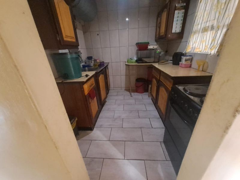 2 Bedroom Flat for sale - Photo 2