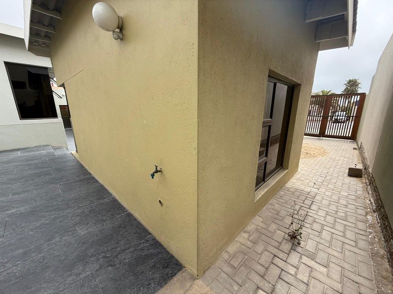 FOR SALE- 3 BEDROOM HOUSE IN OCEAN VIEW SWAKOPMUND, NAMIBIA - Photo 10