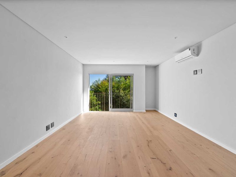 Sophisticated Five-Bedroom Designer Home in the Heart of Camps Bay - Photo 6