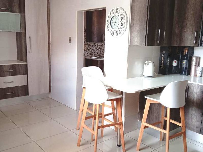 FIVE BEDROOM HOUSE FOR SALE IN KLIPPOORTJE,GERMISTON - Photo 6