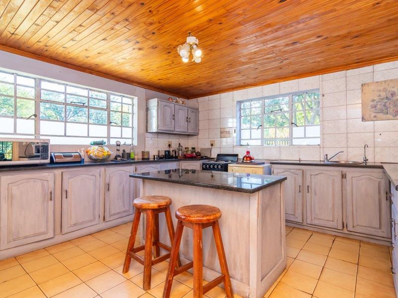 Tranquil rare Gem with  a subdivision approval For Sale in Protea Ridge - Photo 8