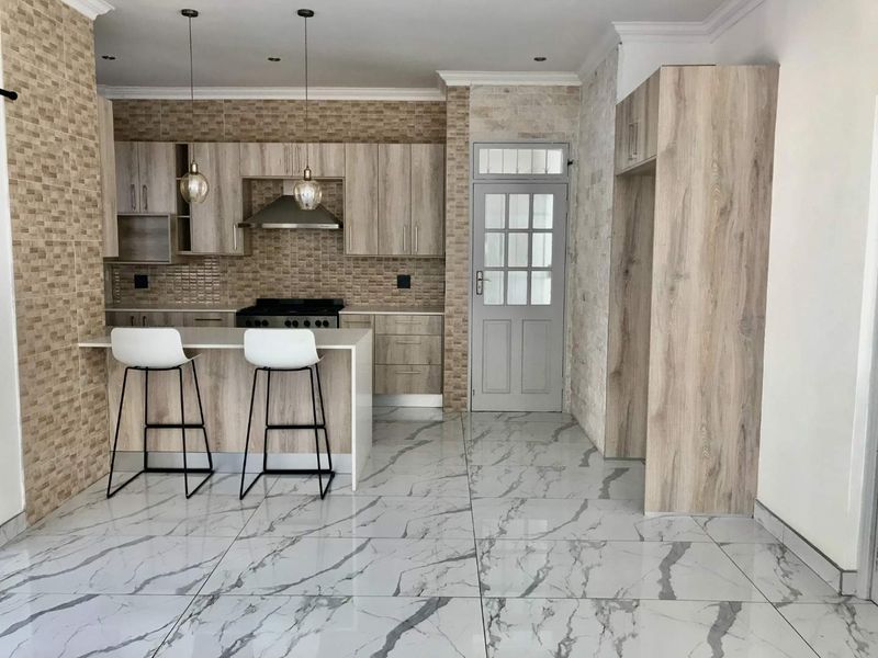 Spacious 4-Bedroom Home to Let - Photo 4
