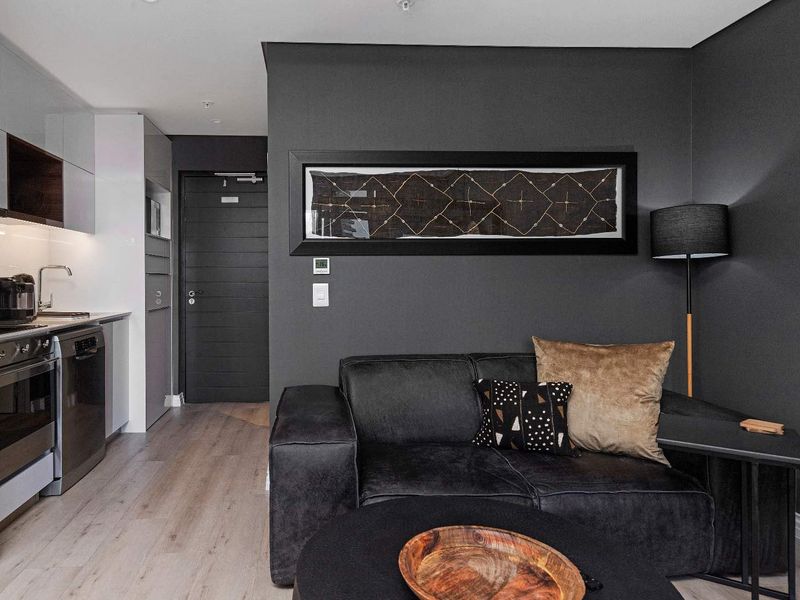 Airbnb money maker, high above the City lights of Cape Town! - Photo 6