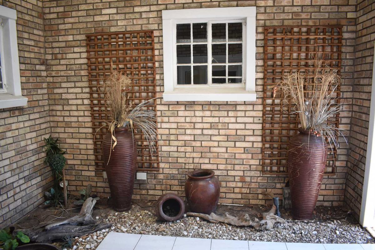 Exclusive home in upmarket area! Serrious seller!!! - Photo 4