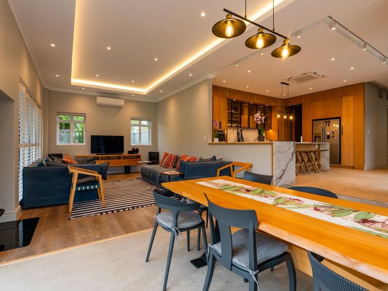Waterfront Grandeur: A Sanctuary of Luxury in Val de Vie Estate - Photo 2