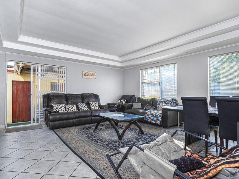 Location Is Everything: Find Your Dream Home Today! - Photo 1