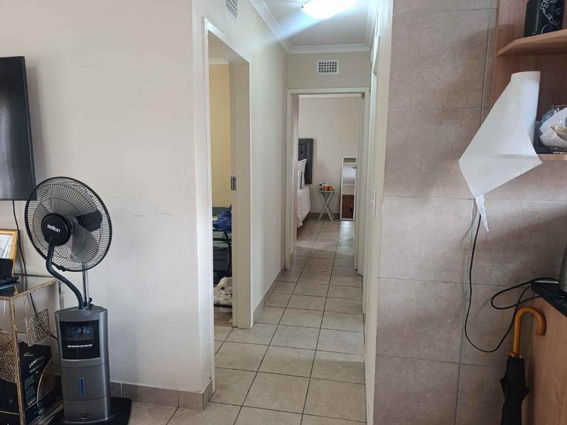 Secure Estate Living: 3-Bed, Ready to Move In - Photo 7