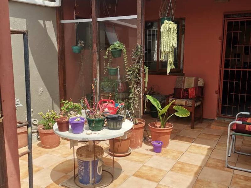 For Sale Cozy 2-Bedroom Home with Modern Flair Awaits You! Hentiesbay - Photo 4