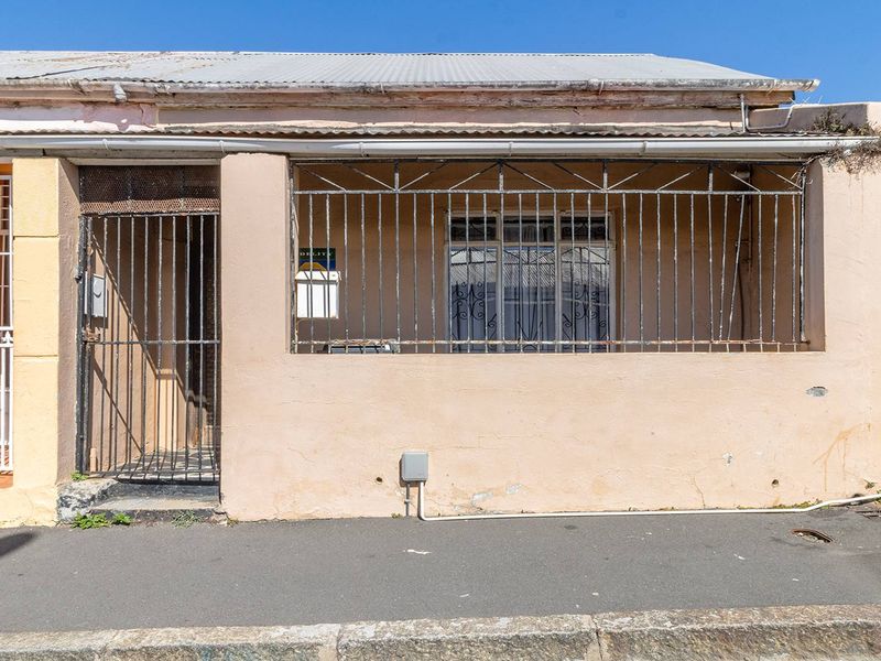 4-Bedroom, 1-Bath Home with Great Bones – Ready for a Little TLC - Photo 3