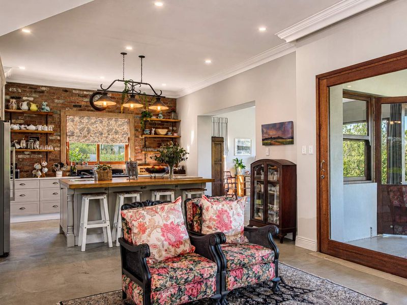 A Home of Sunlight and Heart in Hillcrest's Premier Golfing Estate - Photo 7