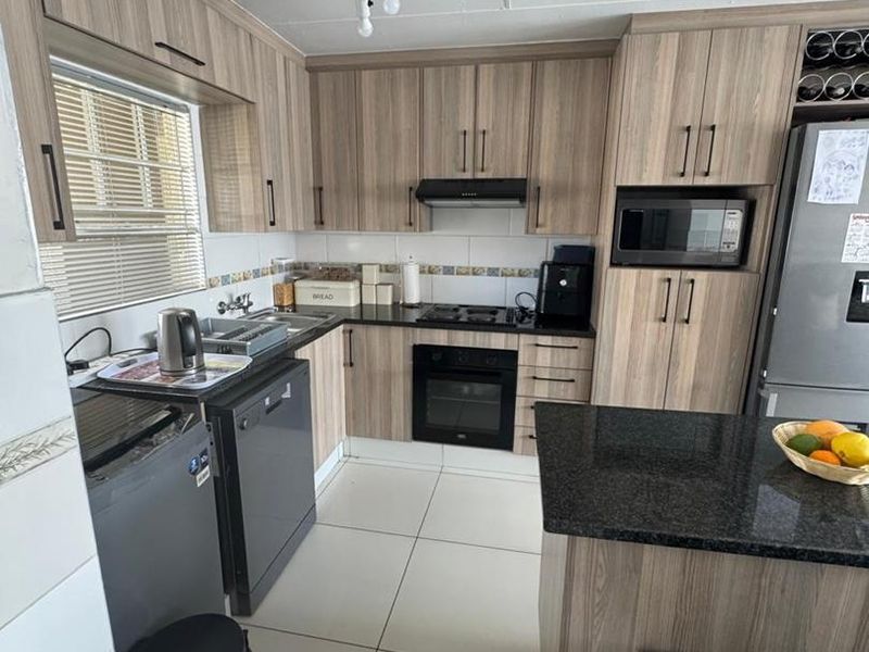 Modern, Clean and Just Renovated - Photo 5