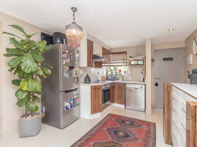 "Chic Loft Living with Stunning Terrace in Prime Fourways Location"! - Photo 5