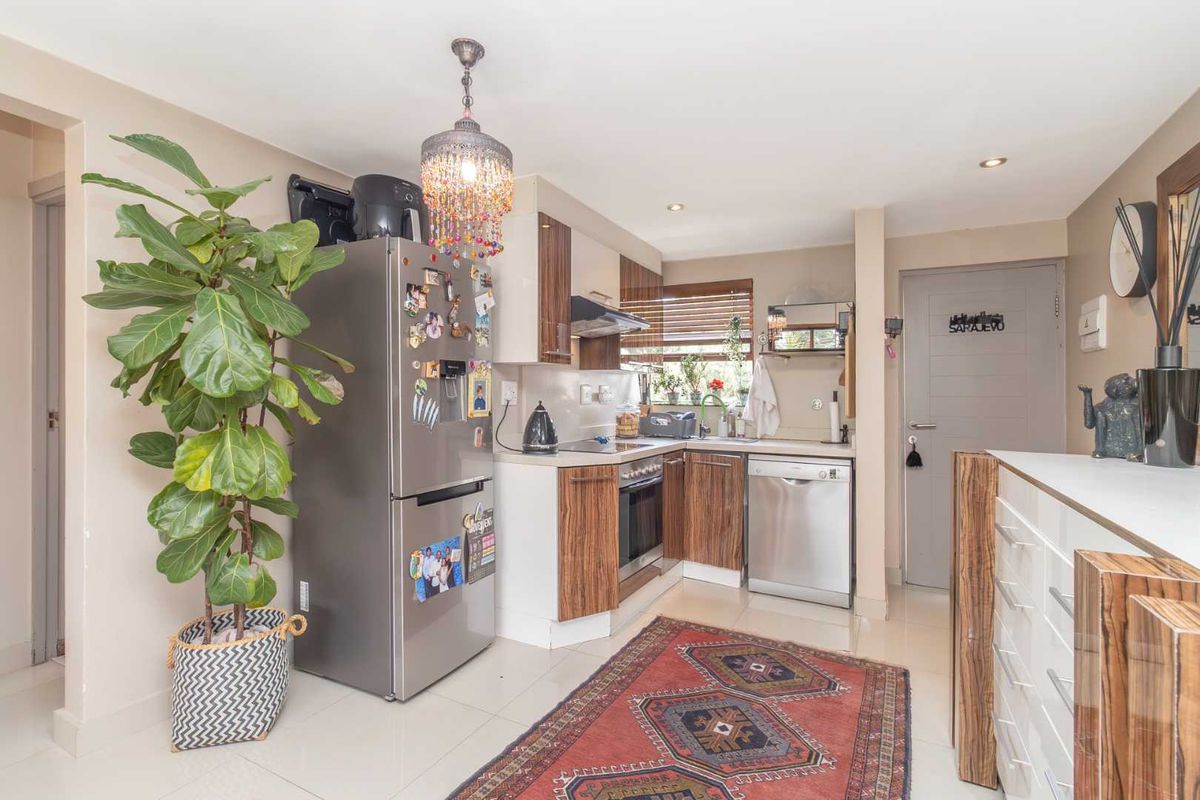 "Chic Loft Living with Stunning Terrace in Prime Fourways Location"! - Photo 5