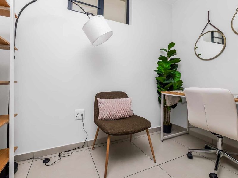 Modern 1-Bedroom Loft Apartment For Sale - Photo 5