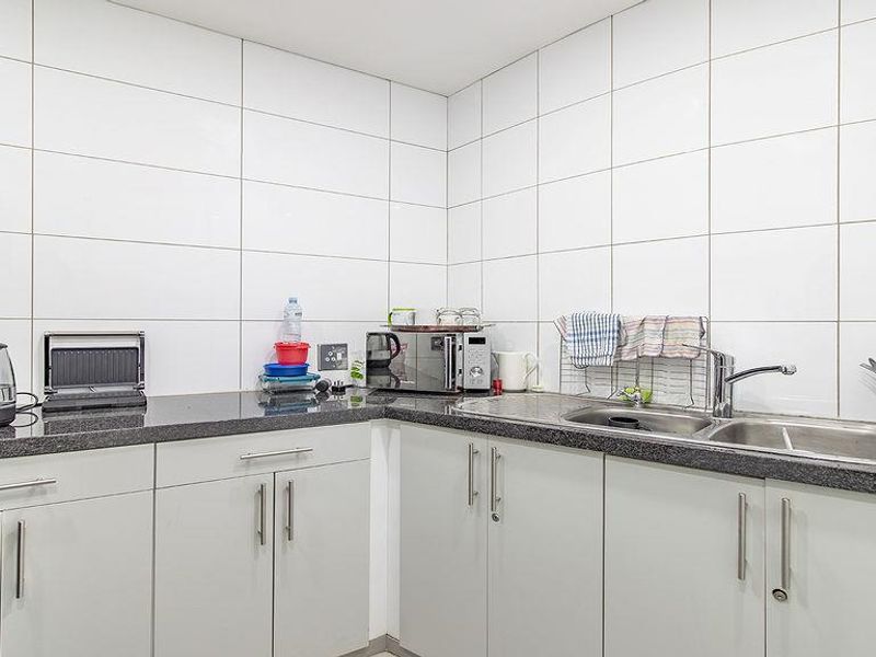 Elevate Your Brand with a Sleek Penthouse Office in Century City’s Premier Business Hub - Photo 8